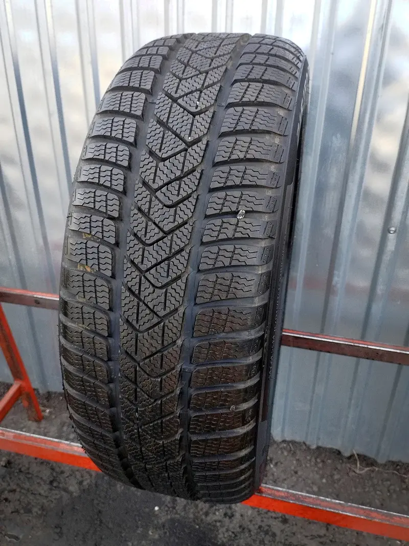 Б/у шина 215/50 R18 Pirelli Winter Sottozero 3