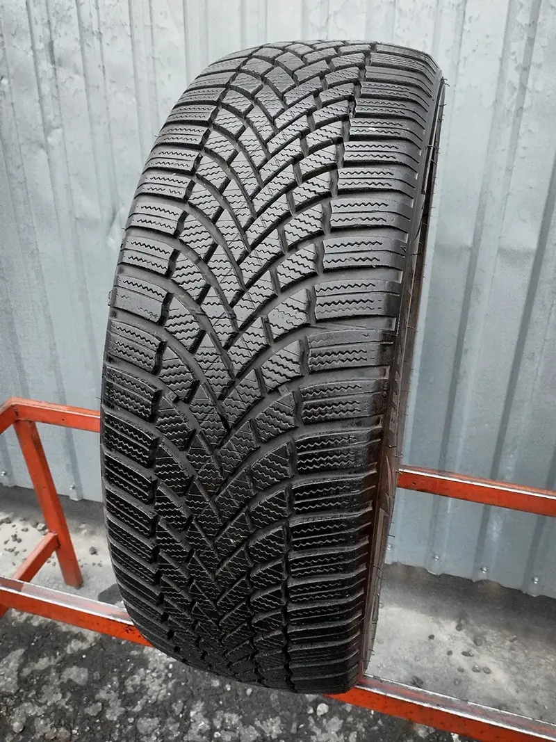 Б/у шина 215/50 R19 Bridgestone Blizzak LM-005