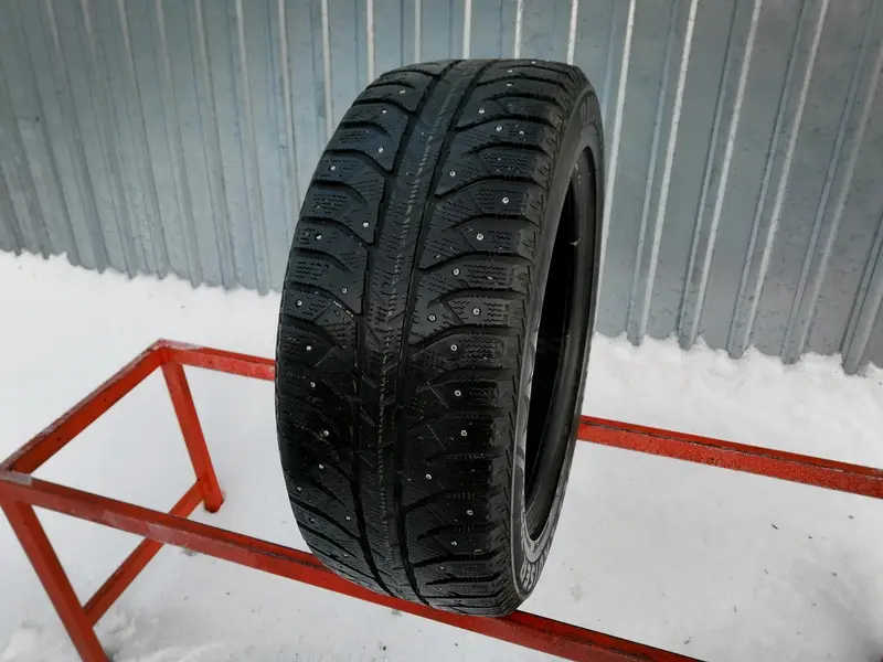 Б/у шина 215/55 R16 Bridgestone Ice Cruiser 7000