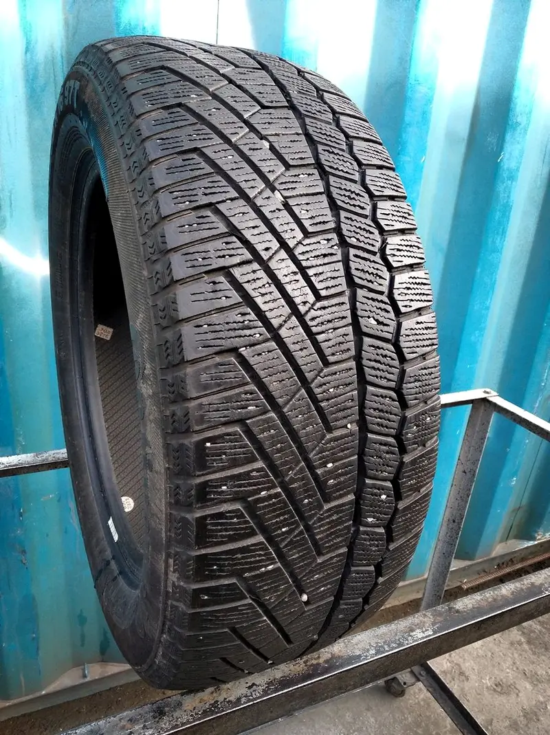 Б/у шина 215/55 R16 Continental ContiVikingContact 5
