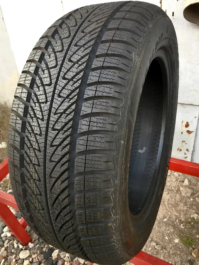Новая шина 215/55 R16 Goodyear Ultra Grip 8 Performance