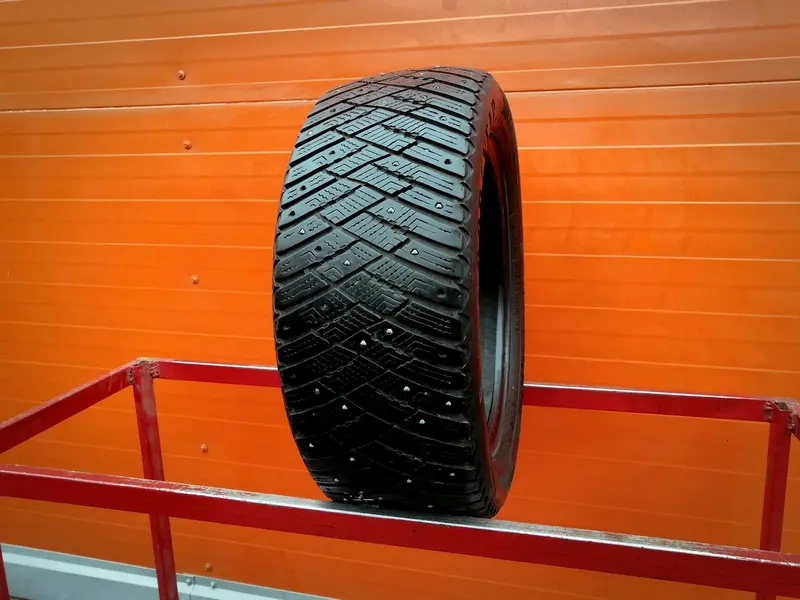 Б/у шина 215/55 R16 Goodyear Ultra Grip Ice Arctic