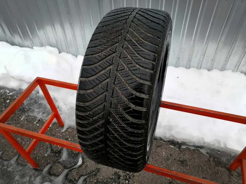 Б/у шина 215/55 R16 Goodyear Vector 4Seasons