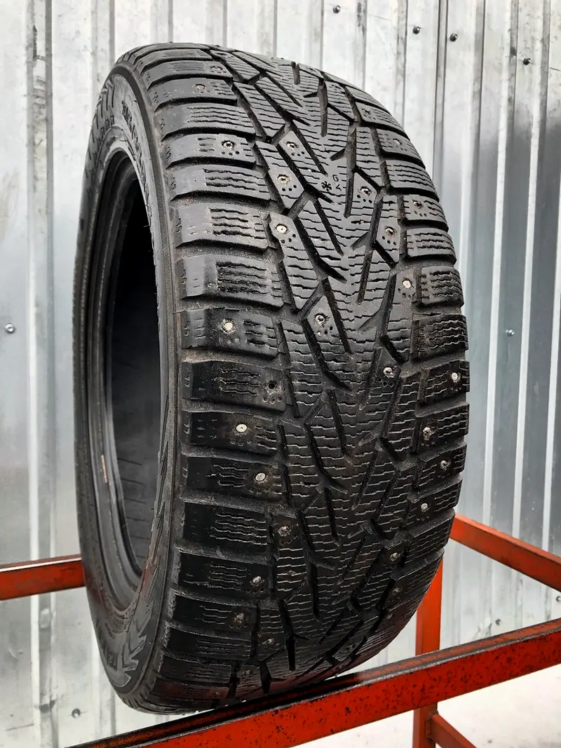 Б/у шина 215/55 R16 Nokian Hakkapeliitta 7