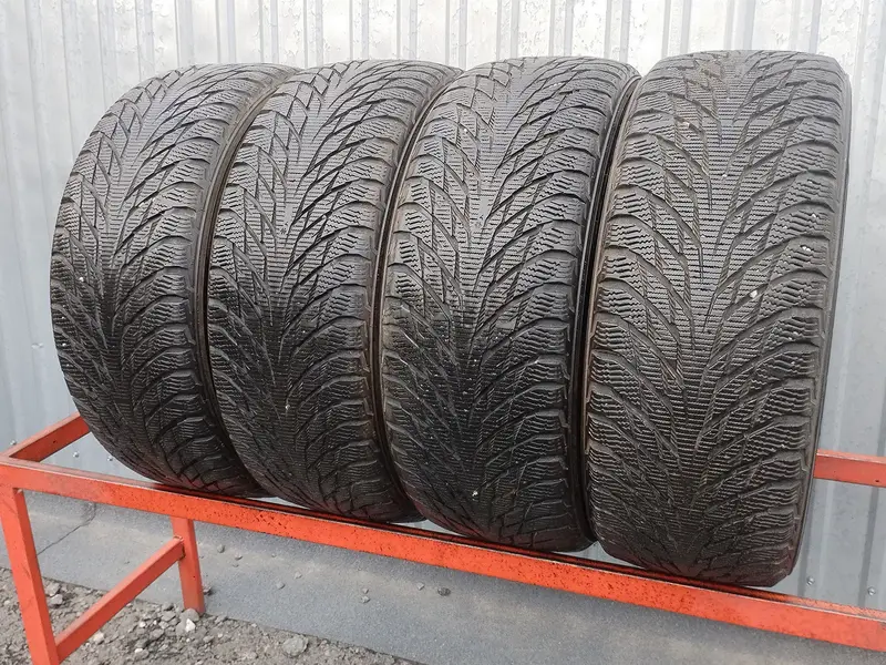 Комплект б/у шин 215/55 R16 Nokian Hakkapeliitta R2