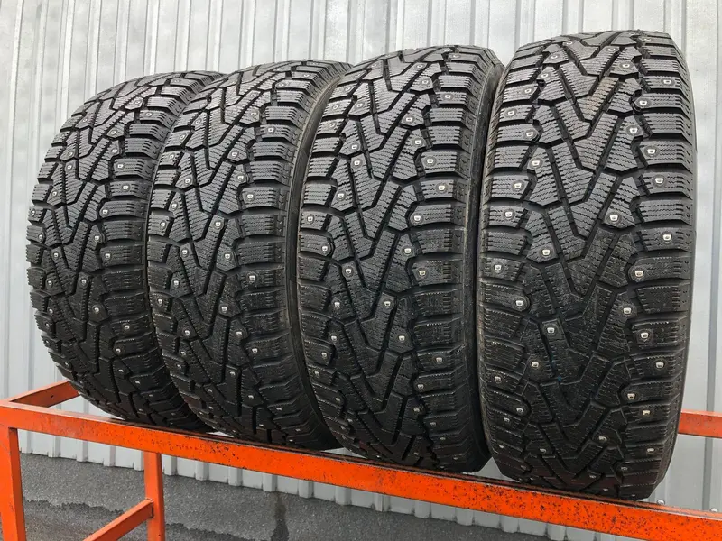 Комплект новых шин 215/55 R16 Pirelli Ice Zero, фото 1