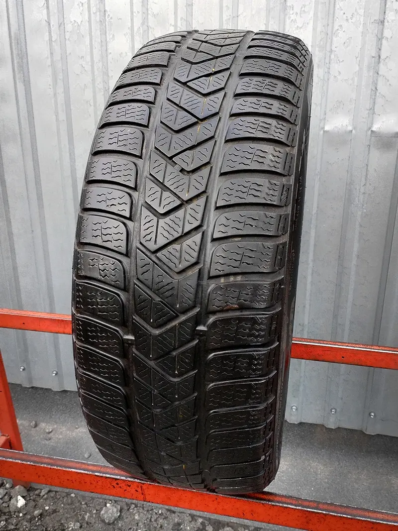 Б/у шина 215/55 R16 Pirelli Winter Sottozero 3