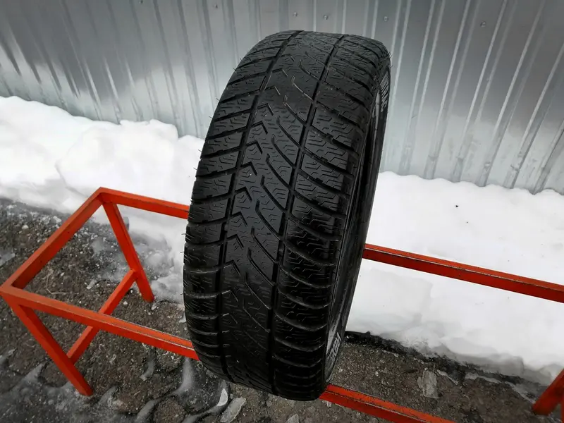 Б/у шина 215/55 R16 Vredestein Wintrac
