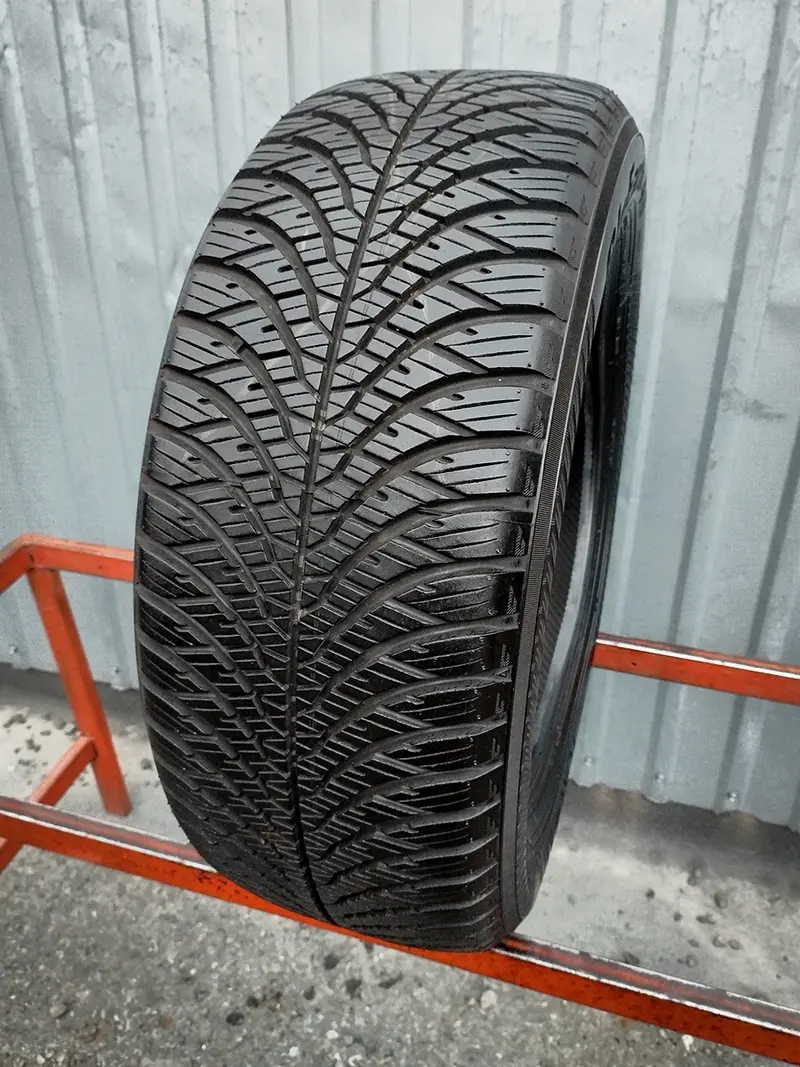 Б/у шина 215/55 R16 Yokohama BluEarth-4S AW21