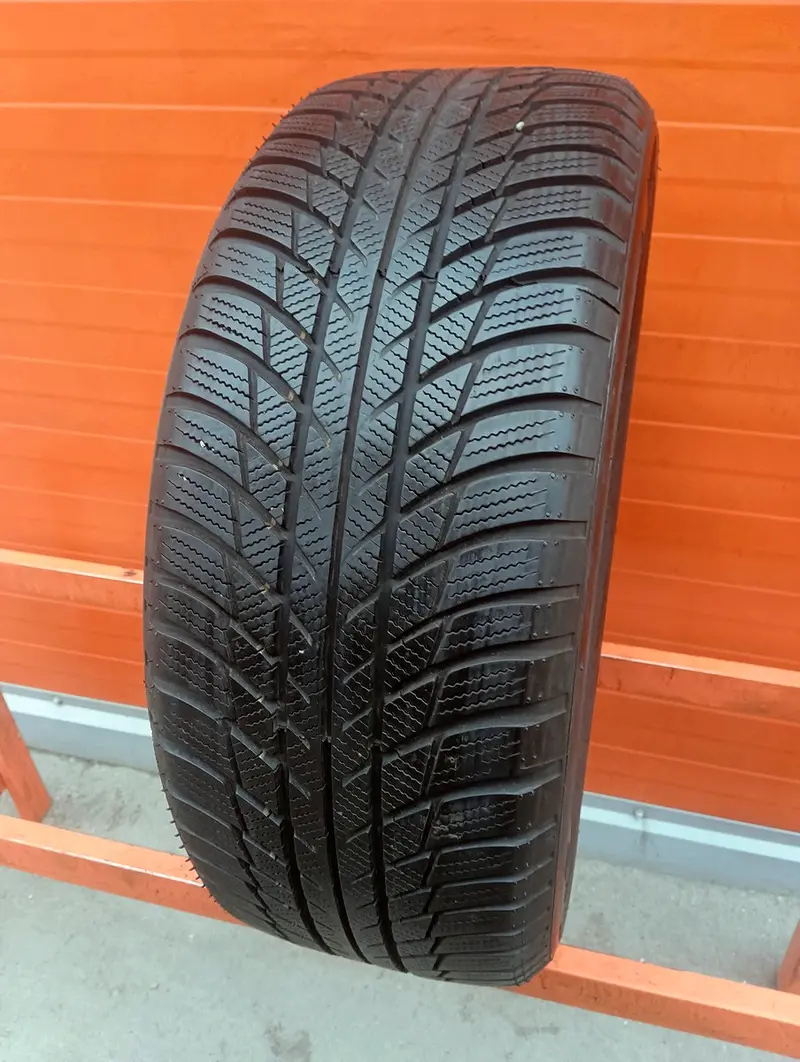 Б/у шина 215/55 R17 Bridgestone Blizzak LM-001