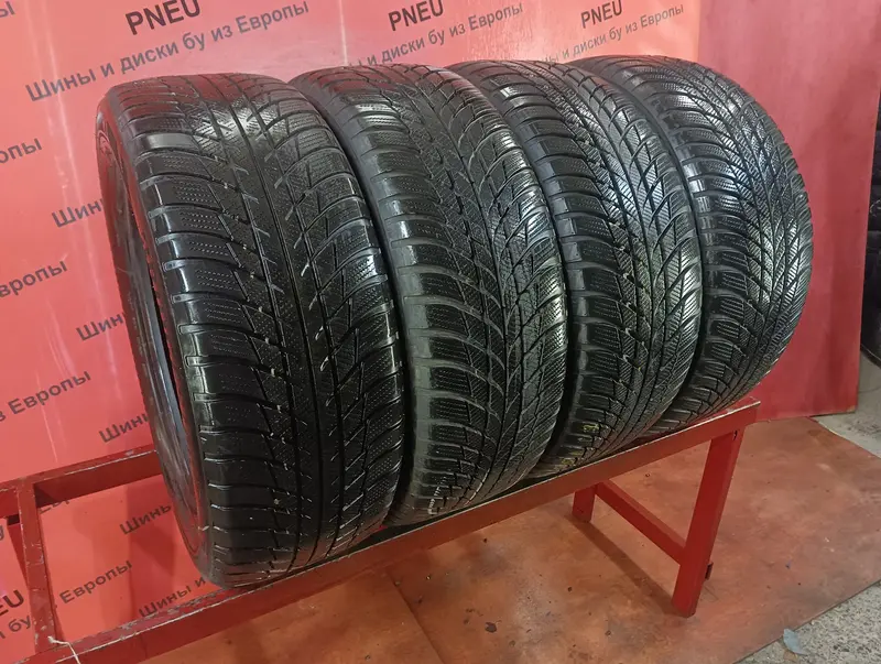 Комплект б/у шин 215/55 R17 Bridgestone Blizzak LM-001