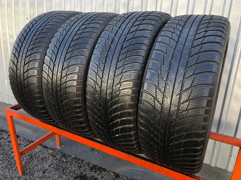 Комплект б/у шин 215/55 R17 Bridgestone Blizzak LM-001