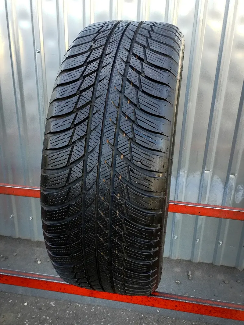 Б/у шина 215/55 R17 Bridgestone Blizzak LM-001