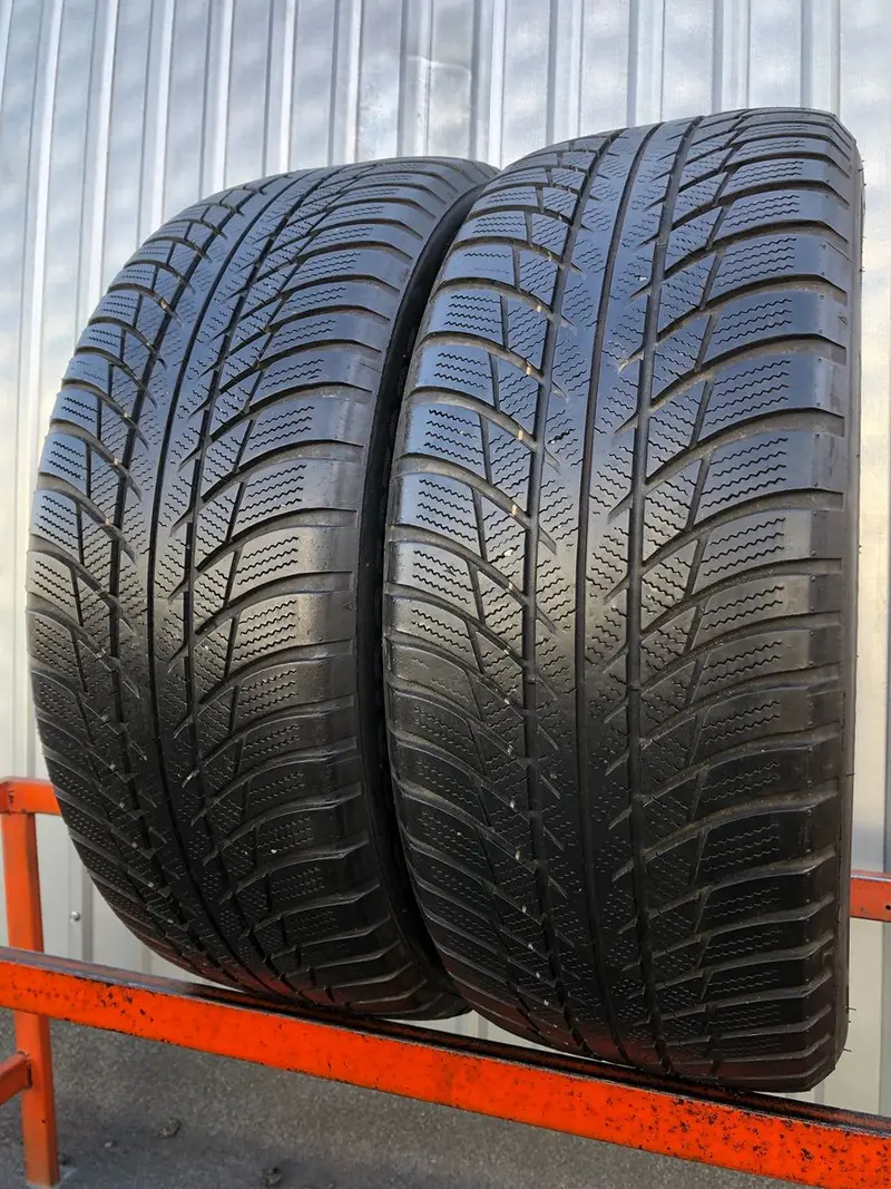 Пара б/у шин 215/55 R17 Bridgestone Blizzak LM-001