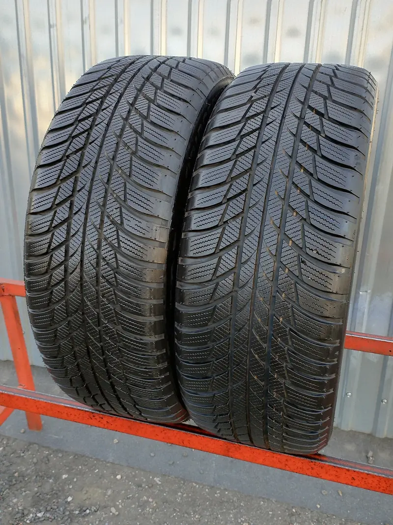 Пара б/у шин 215/55 R17 Bridgestone Blizzak LM-001