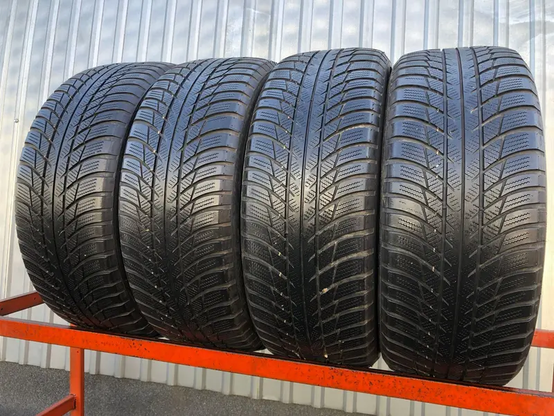 Комплект б/у шин 215/55 R17 Bridgestone Blizzak LM-001