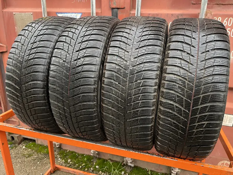 Комплект б/у шин 215/55 R17 Bridgestone Blizzak LM-001