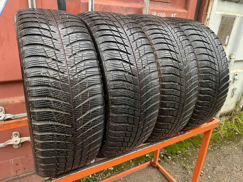 Комплект б/у шин 215/55 R17 Bridgestone Blizzak LM-001
