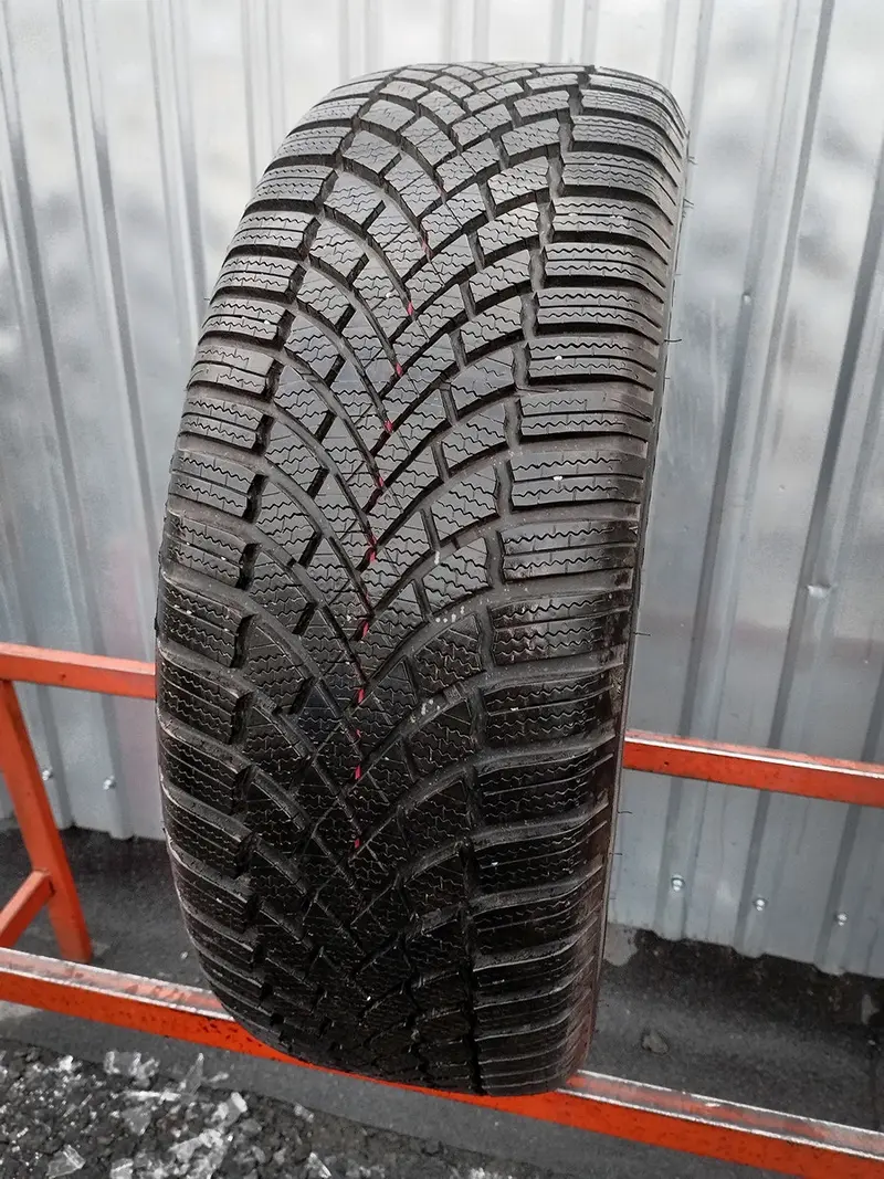 Б/у шина 215/55 R17 Bridgestone Blizzak LM-005, фото 1