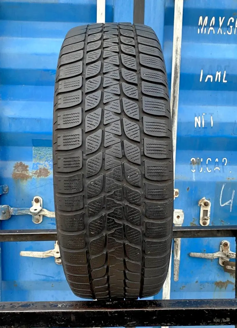 Б/у шина 215/55 R17 Bridgestone Blizzak LM25