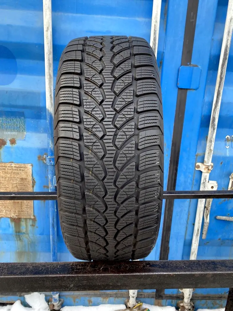 Б/у шина 215/55 R17 Bridgestone Blizzak LM32