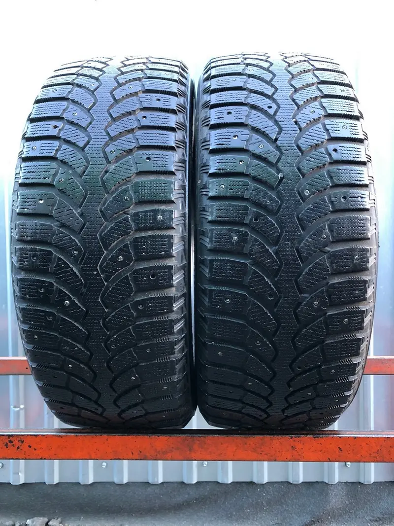 Пара б/у шин 215/55 R17 Bridgestone Blizzak Spike-01