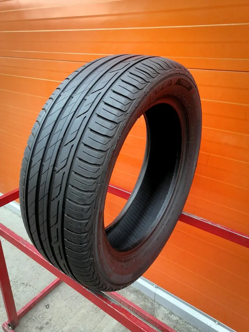 Б/у шина 215/55 R17 Bridgestone Turanza T001