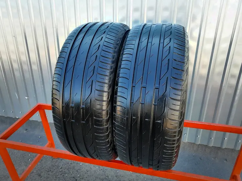 Пара б/у шин 215/55 R17 Bridgestone Turanza T001