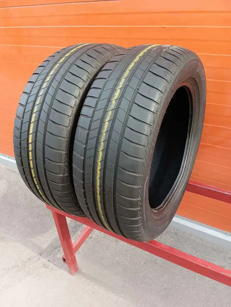 Пара б/у шин 215/55 R17 Bridgestone Turanza T005