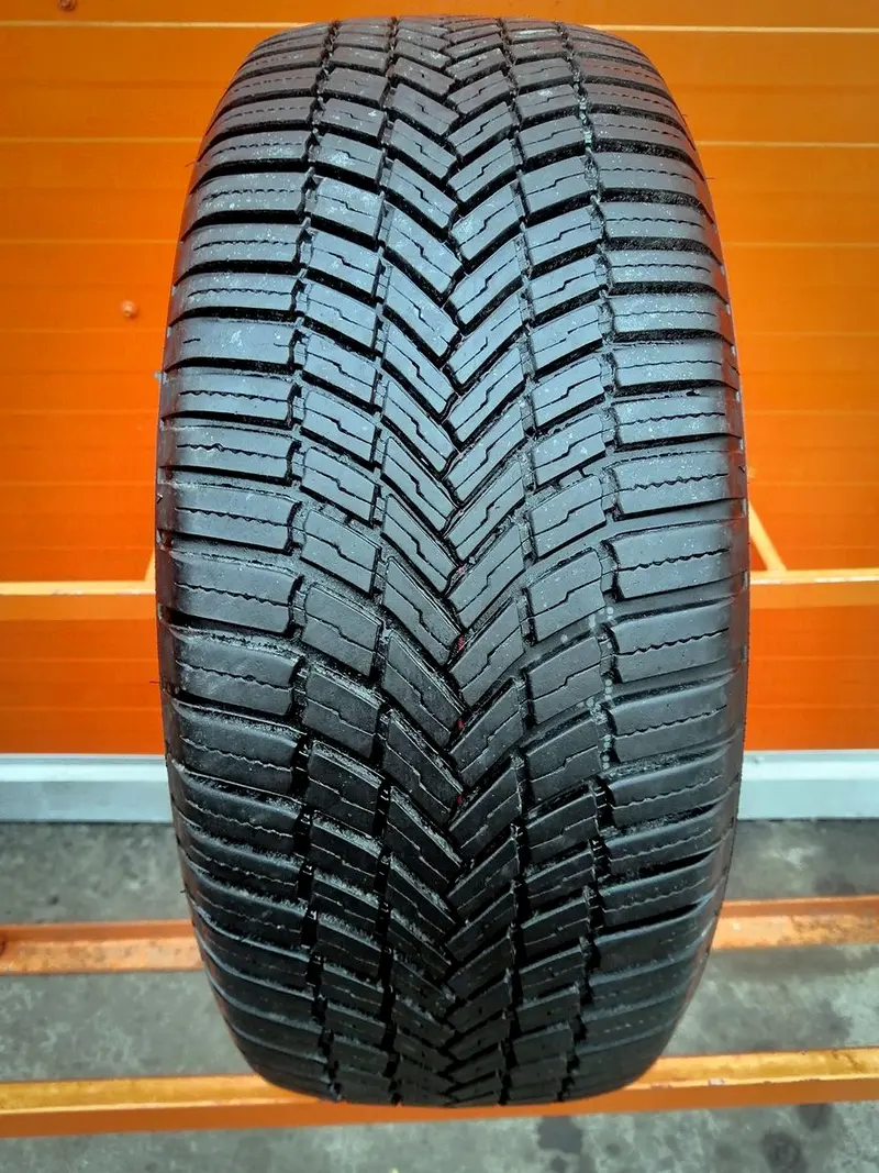 Б/у шина 215/55 R17 Bridgestone Weather Control A005 evo