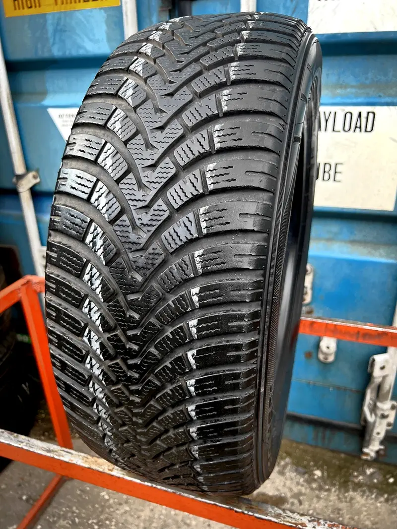 Б/у шина 215/55 R17 Falken Eurowinter HS01, фото 1
