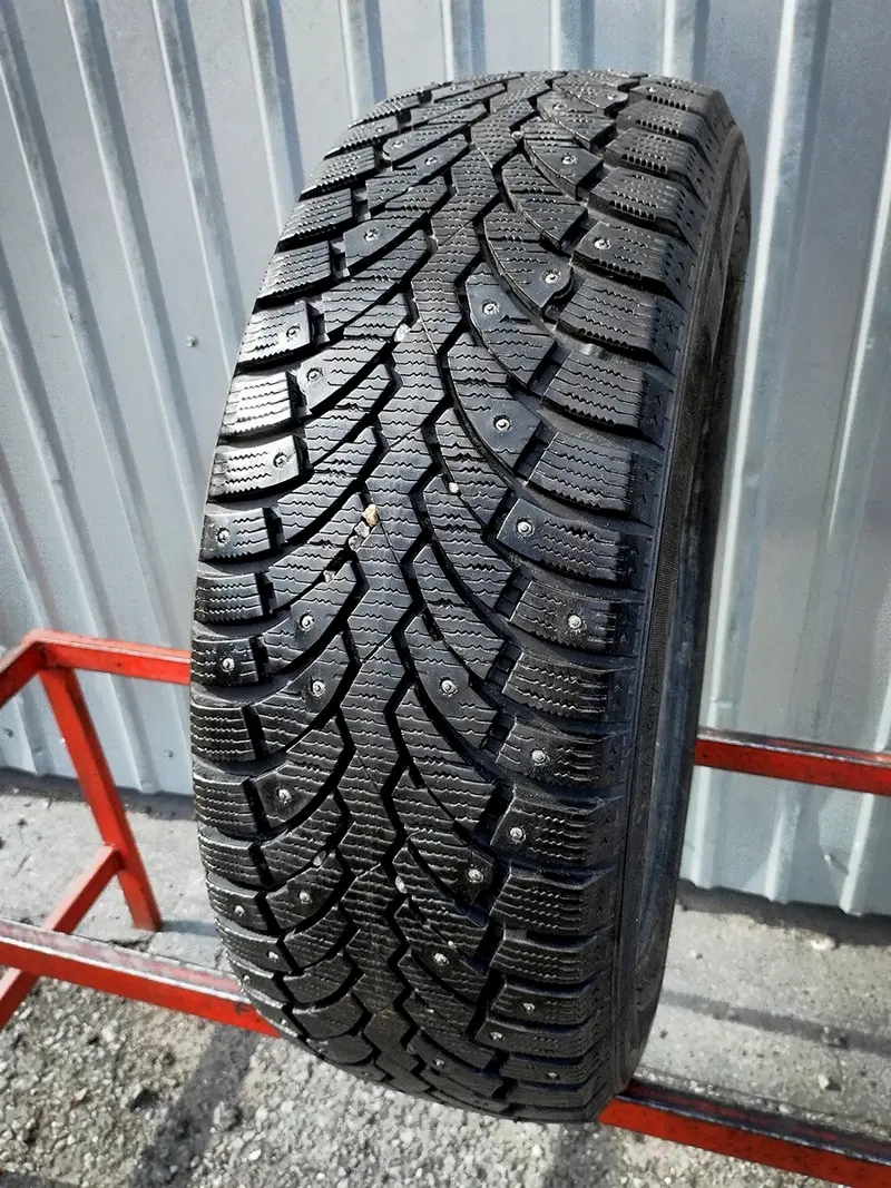 Б/у шина 215/55 R17 Formula Ice, фото 1