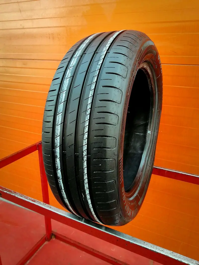 Б/у шина 215/55 R17 Goodyear EfficientGrip Performance, фото 1