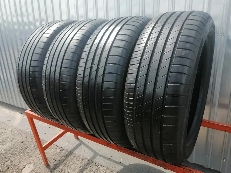 Комплект б/у шин 215/55 R17 Goodyear EfficientGrip Performance