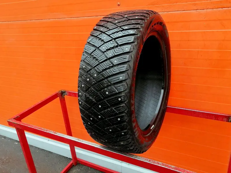 Б/у шина 215/55 R17 Goodyear Ultra Grip Ice Arctic