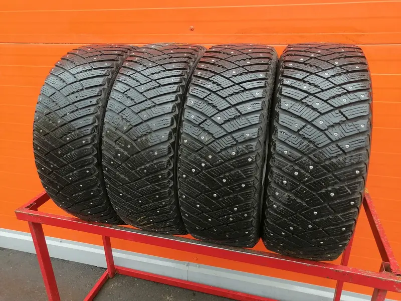 Комплект б/у шин 215/55 R17 Goodyear Ultra Grip Ice Arctic