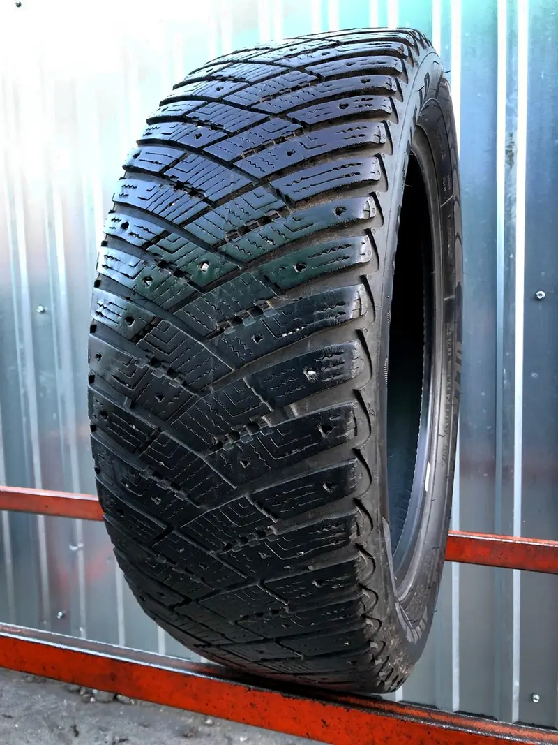 Б/у шина 215/55 R17 Goodyear Ultra Grip Ice Arctic