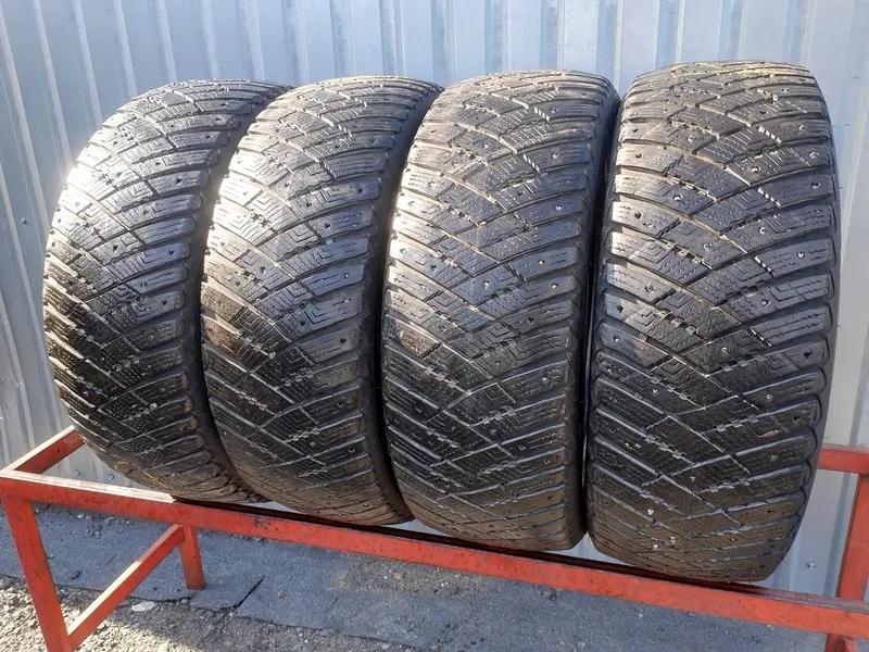 Комплект б/у шин 215/55 R17 Goodyear Ultra Grip Ice Arctic