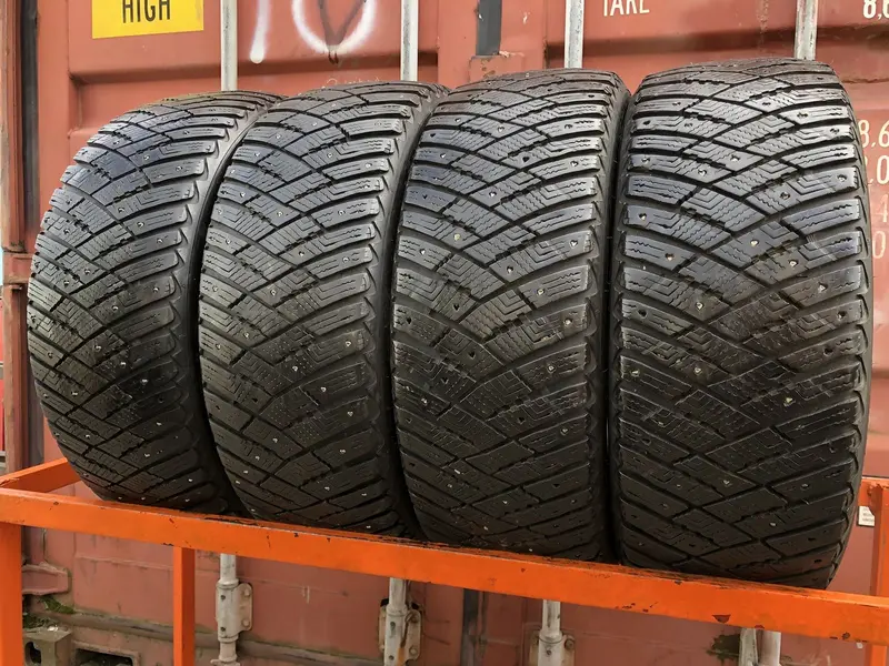 Комплект б/у шин 215/55 R17 Goodyear Ultra Grip Ice Arctic