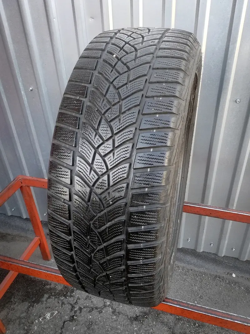 Б/у шина 215/55 R17 Goodyear Ultra Grip Perfomance GEN-1