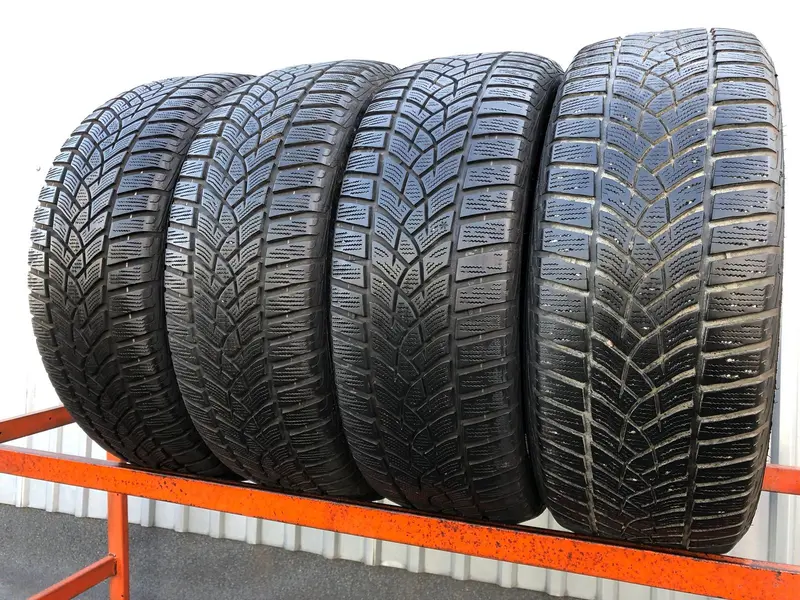 Комплект б/у шин 215/55 R17 Goodyear Ultra Grip Performance +