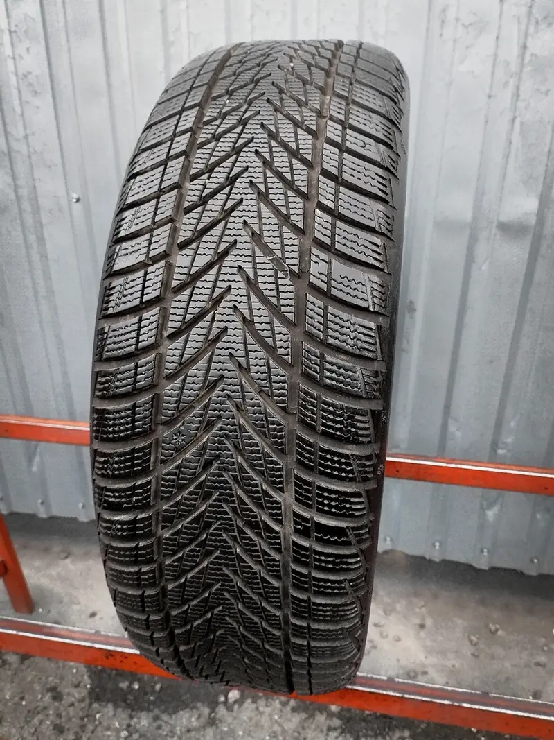 Б/у шина 215/55 R17 Goodyear Ultragrip Performance 3