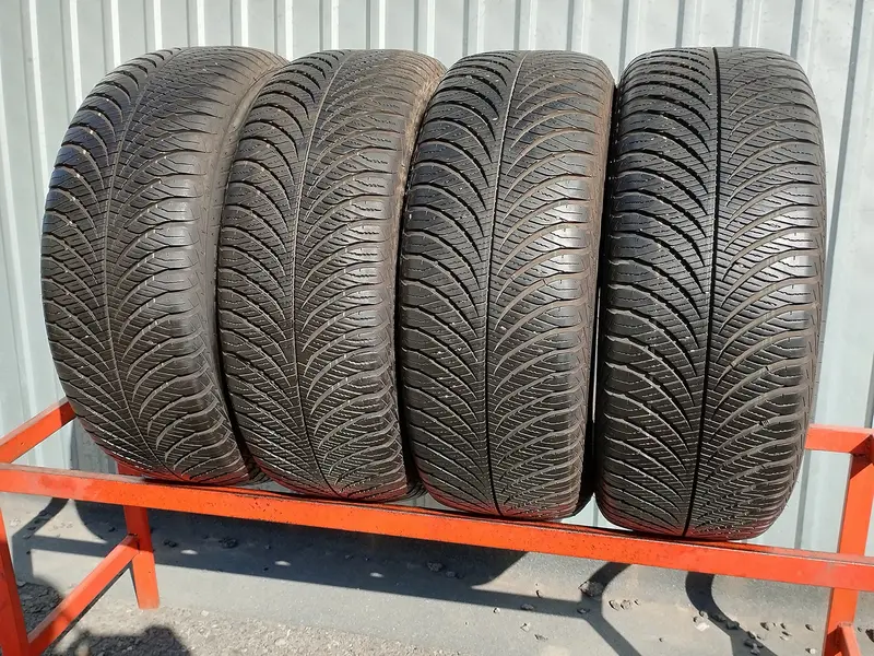 Комплект б/у шин 215/55 R17 Goodyear Vector 4Seasons Gen-2, фото 1