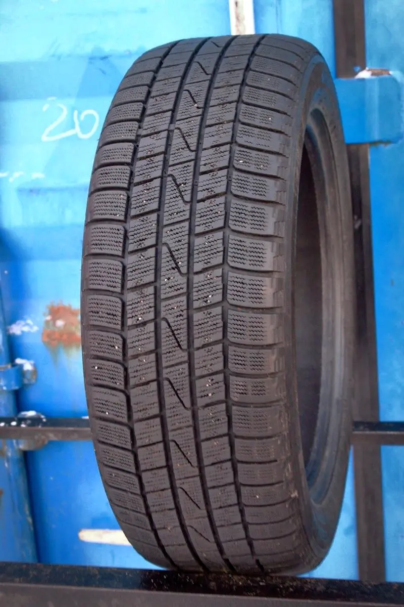 Б/у шина 215/55 R17 Hankook Winter I*cept IZ W606