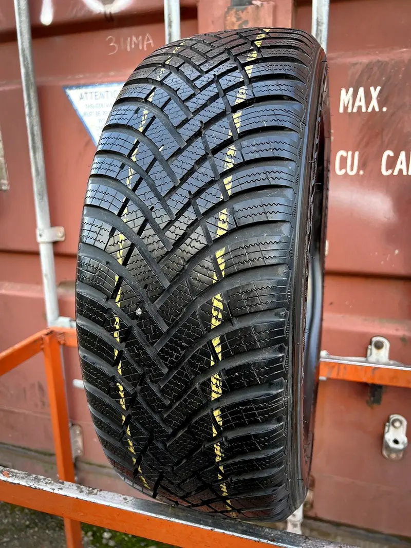 Б/у шина 215/55 R17 Hankook Winter I*cept RS3 W462