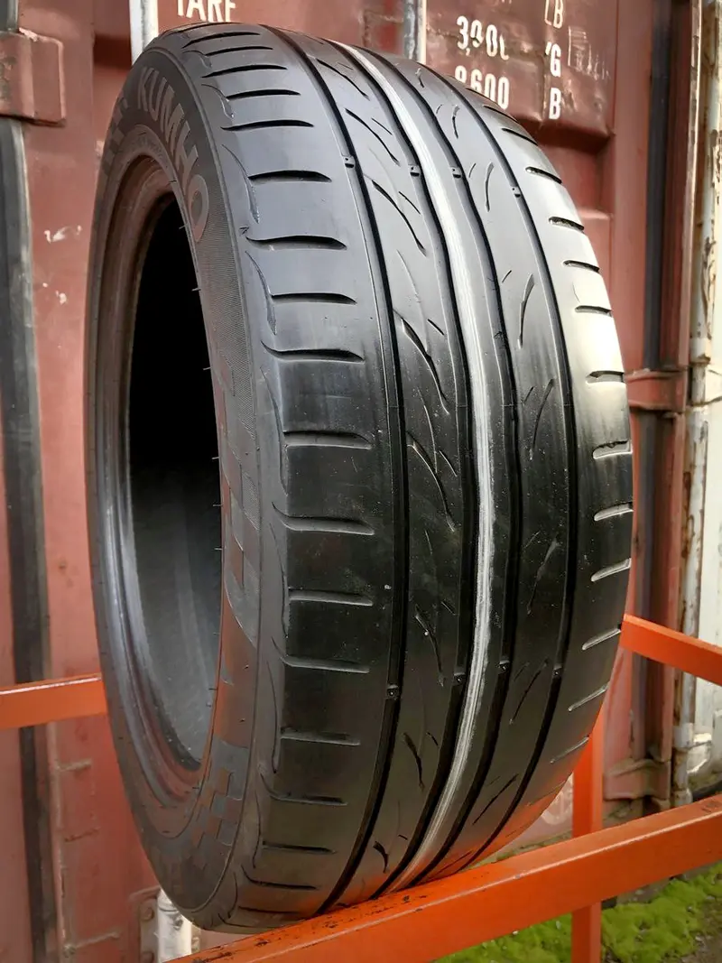 Б/у шина 215/55 R17 Kumho Ecsta PS31