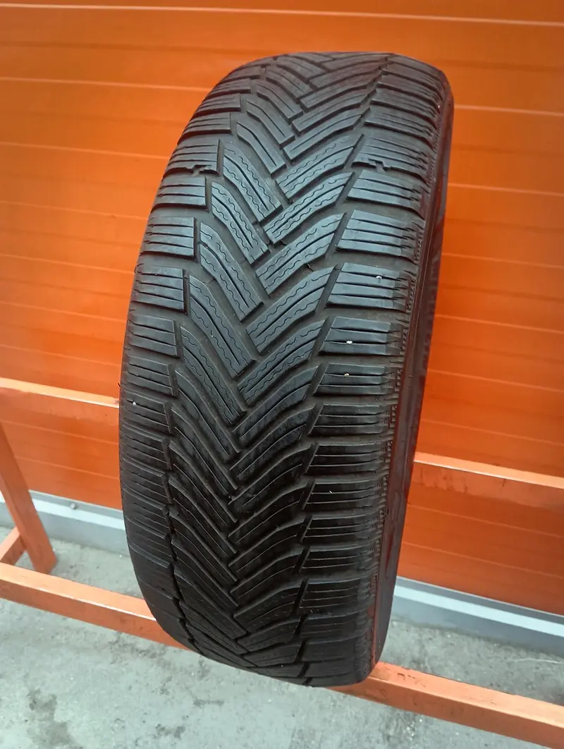 Б/у шина 215/55 R17 Michelin Alpin 6