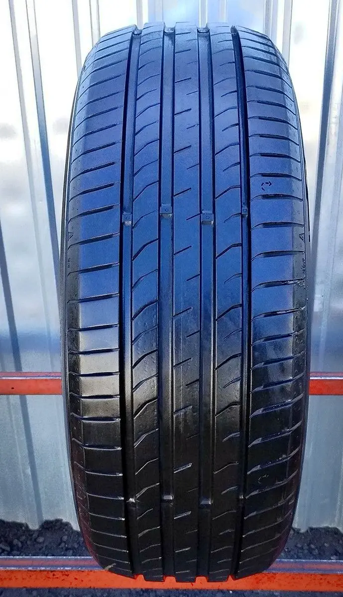 Б/у шина 215/55 R17 Nexen Nfera SU1