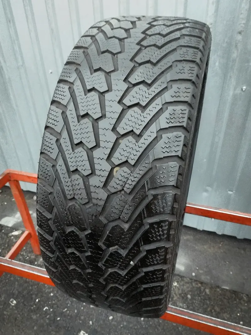 Б/у шина 215/55 R17 Nexen Winguard