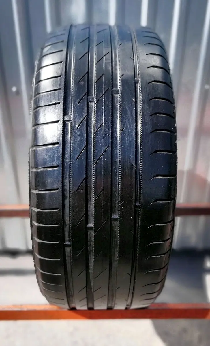 Б/у шина 215/55 R17 Nokian Hakka Black